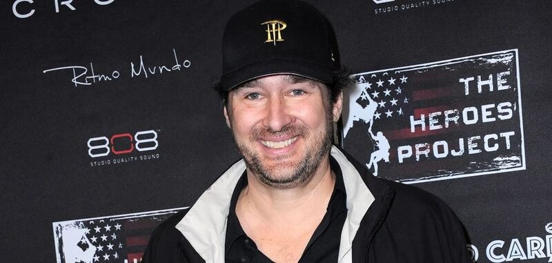 Phil Hellmuth (Mỹ)đã kiếm được khoảng 26.586 triệu USD từ các giải đấu trực tiếp
