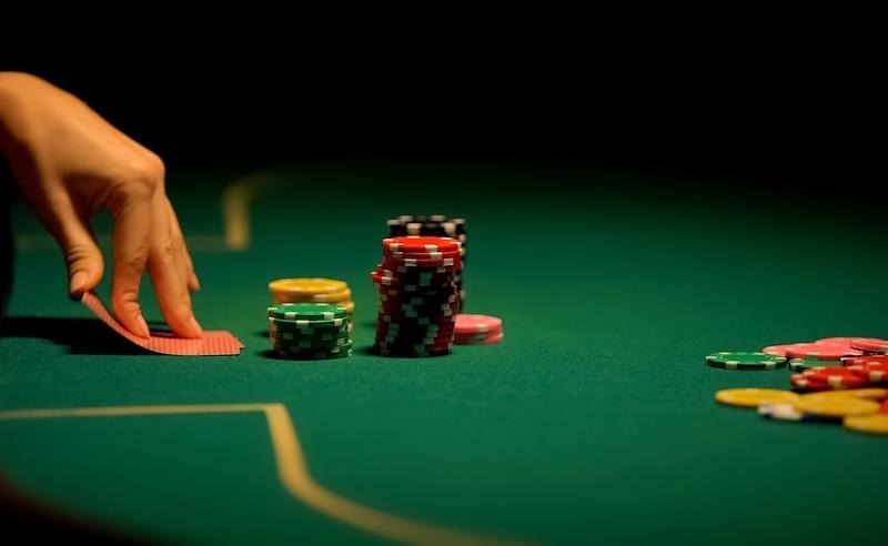 Effective Bluffing: When to Do It