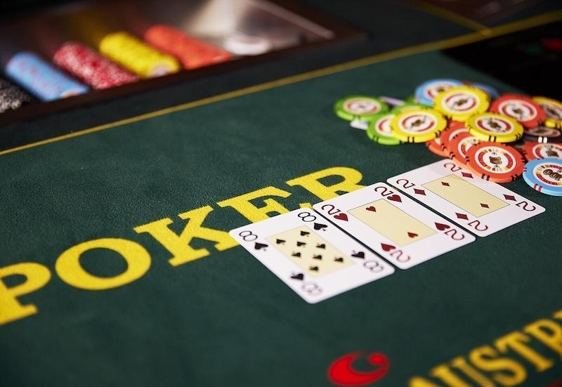Outs & Pot Odds in Poker – What are Odds and Pot Odds?
